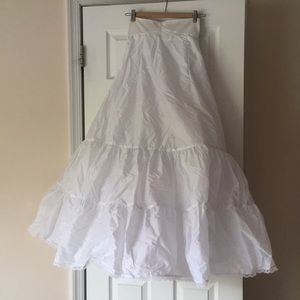 David’s bridal tule underskirt